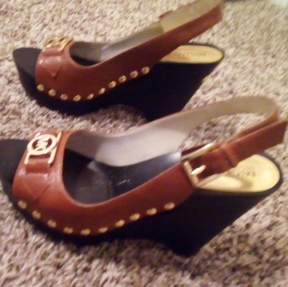 Michael Korrs - Picture 2 of 4